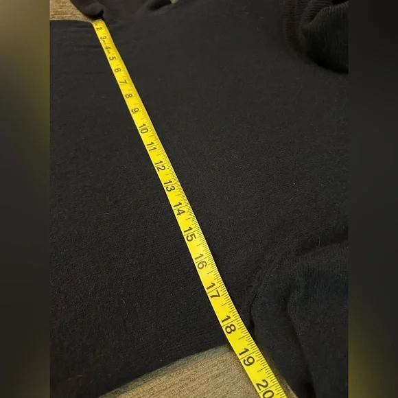 Neiman Marcus 100% Cashmere Turtleneck
Long Sleeve Sweater Large - Picture 9 of 9